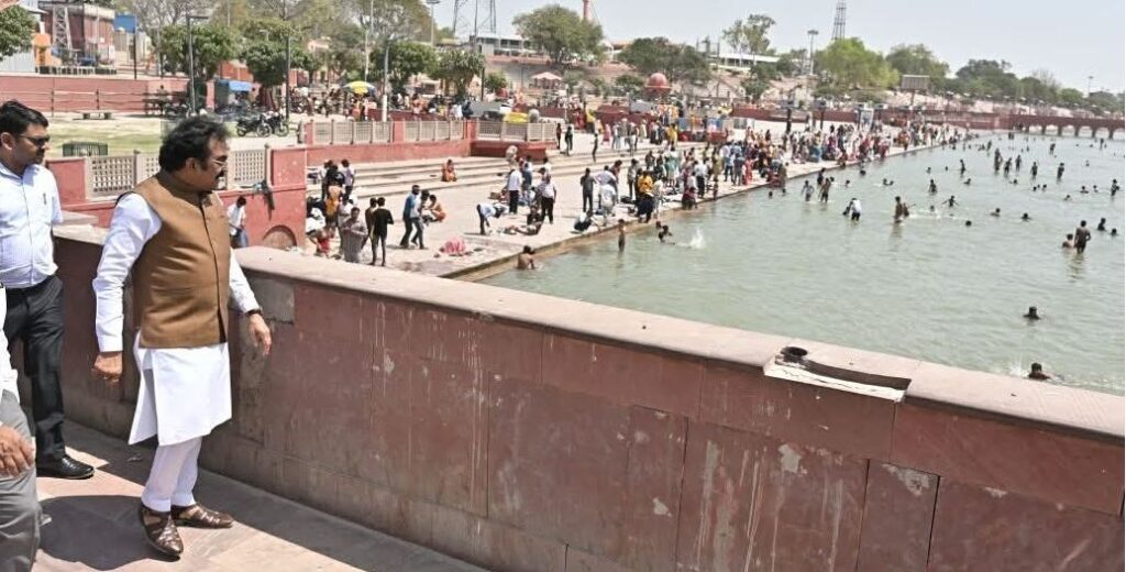अयोध्या में सरयू नदी पर नव निर्मित घाटों का निरीक्षण, एमपी मंत्री राकेश सिंह ने दिए निर्देश
