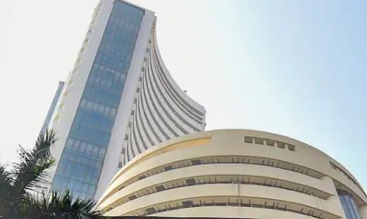 सेंसेक्स 350 अंक लुढ़का, निफ्टी 22,000 के नीचे; ट्रंप की टैरिफ योजना से बाजार में हलचल