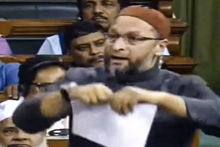 वक्फ संशोधन विधेयक 2024 पारित हुआ : लोकसभा में प्रतिवाद के मध्य वोटिंग जारी रही , ओवैसी ने फाड़ी विधेयक की कॉपी वक्फ संशोधन विधेयक 2024 पारित हुआ : लोकसभा में प्रतिवाद के मध्य वोटिंग जारी रही , ओवैसी ने फाड़ी विधेयक की कॉपी