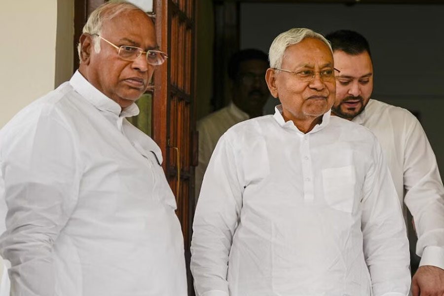 बिहार की राजनीति और खड़गे की बयानबाज़ी: क्या कांग्रेस ने अपना आत्मचिंतन खो दिया है? बिहार की राजनीति और खड़गे की बयानबाज़ी: क्या कांग्रेस ने अपना आत्मचिंतन खो दिया है?