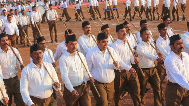 कोल्लम मंदिरों में ‘गण गीतम’ के गायन पर राजनीतिक बवाल, कांग्रेस ने जताई आपत्ति कोल्लम मंदिरों में 'गण गीतम' के गायन पर राजनीतिक बवाल, कांग्रेस ने जताई आपत्ति