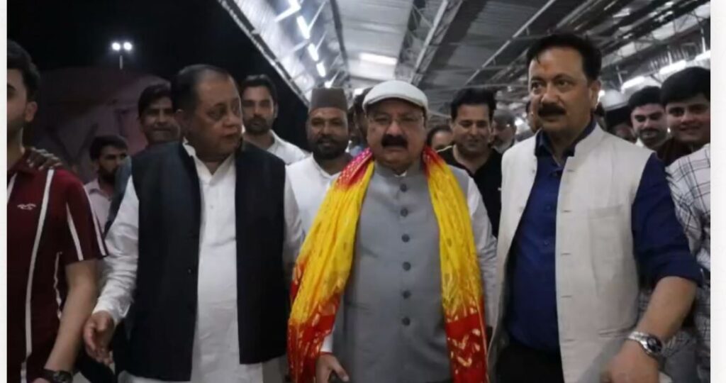 कॉंग्रेस सांसद किशोरी लाल शर्मा का संसद पर हमला कहा ‘संसद एक औपचारिकता मात्र है’ कॉंग्रेस सांसद किशोरी लाल शर्मा का संसद पर हमला कहा 'संसद एक औपचारिकता मात्र है'