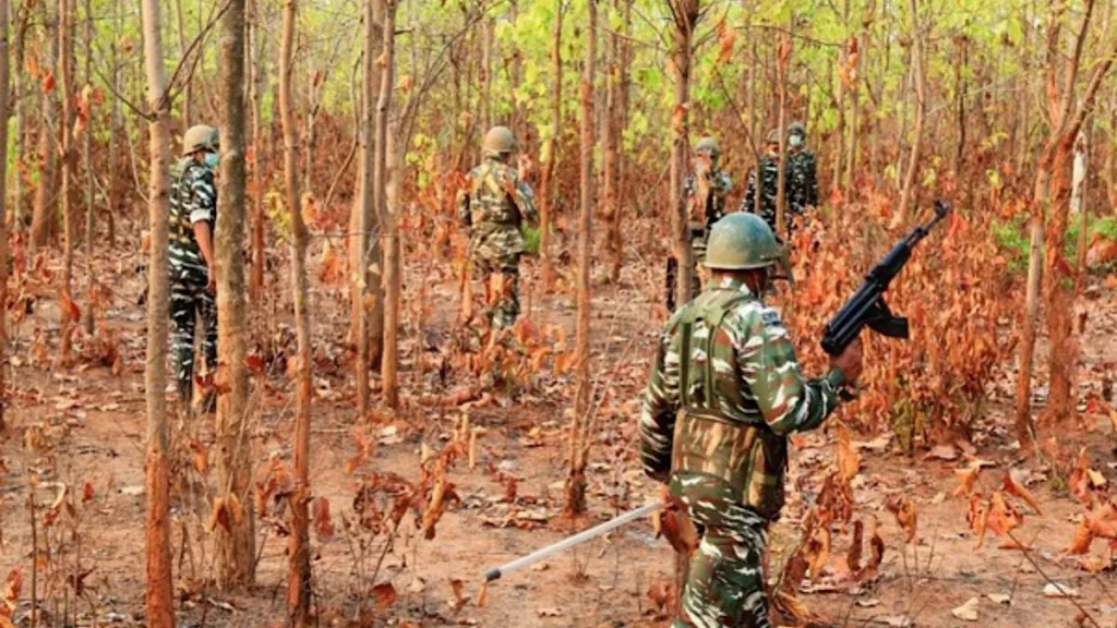 बोकारो की पहाड़ियों में सुरक्षाबलों की बड़ी कामयाबी: आठ माओवादी ढेर, गांववालों ने ली राहत की साँस