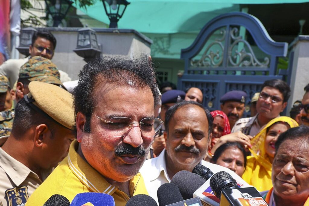 कांग्रेस के पूर्व मंत्री खाचरियावास आपराधिक मामले को राजनीतिक रंग क्यों दे रहे हैं ?? कांग्रेस के पूर्व मंत्री खाचरियावास आपराधिक मामले को राजनीतिक रंग क्यों दे रहे हैं ??