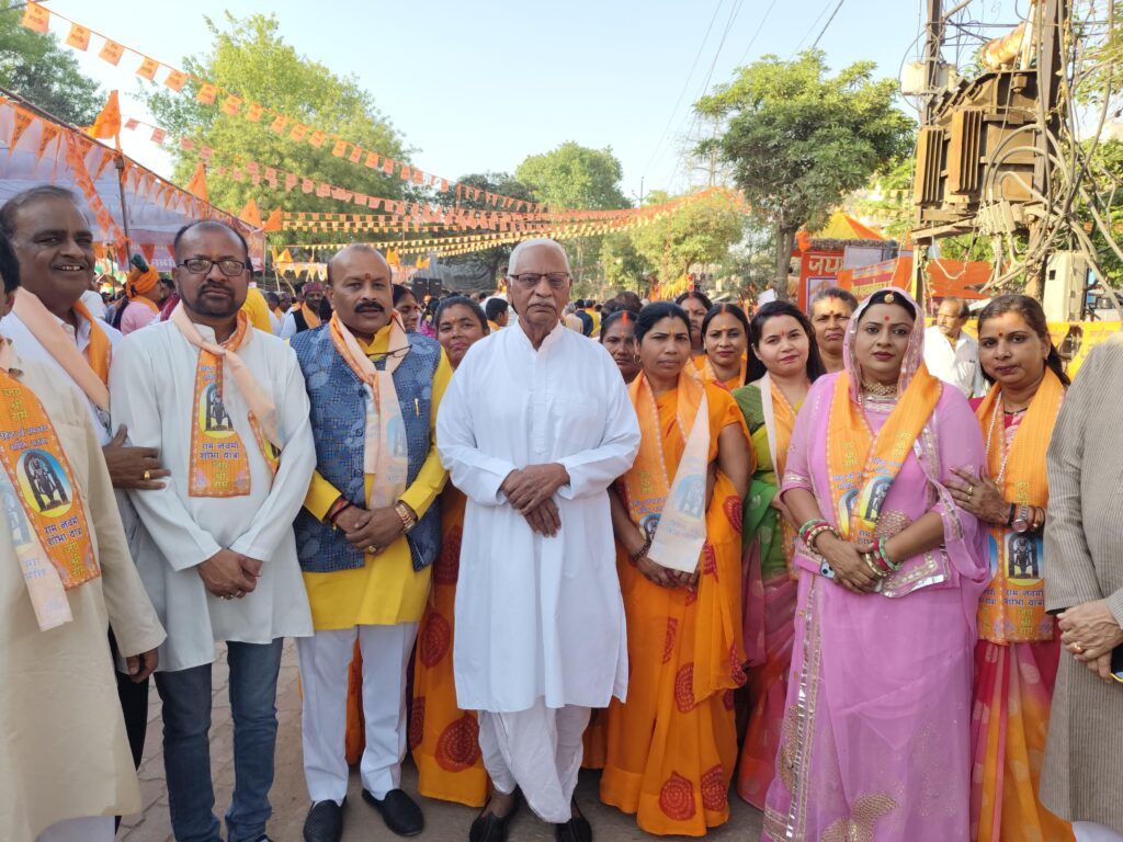 राम नवमी शोभायात्रा में गूंजे गंगा मैया के जयकारे, सतना में सेवा न्यास का गंगाजल वितरण अभियान रहा आकर्षण का केंद्र राम नवमी शोभायात्रा में गूंजे गंगा मैया के जयकारे, सतना में सेवा न्यास का गंगाजल वितरण अभियान रहा आकर्षण का केंद्र