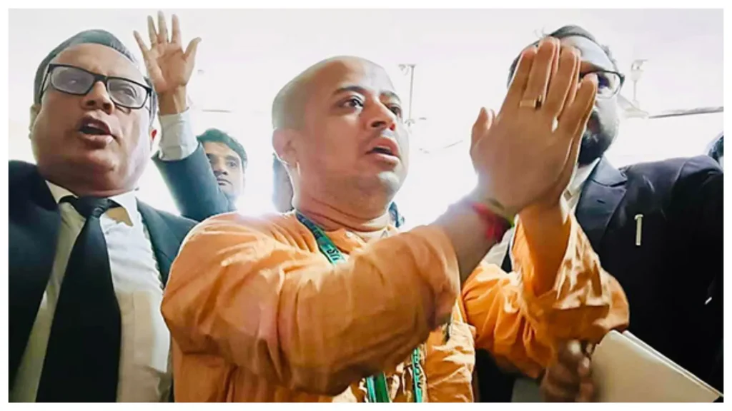 6 महीने बाद जेल से बाहर आए ISKCON के पुजारी चिन्मय दास! बांग्लादेश में थी गिरफ्तारी, जमानत मिलने पर फूट पड़ा भक्तों का आक्रोश और आंसू