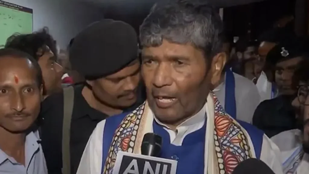 आरएलजेपी ने छोड़ा एनडीए का साथ, पारस का बीजेपी-जेडीयू पर हमला, महागठबंधन से हाथ मिलाने के संकेत