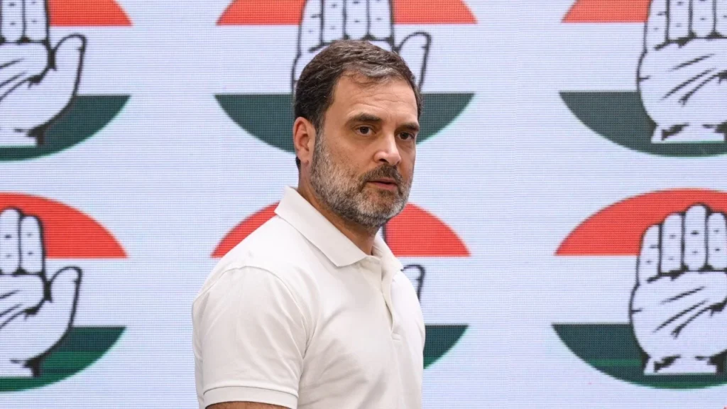 स्वतंत्रता सेनानी का अपमान नहीं सहेंगे”: सावरकर पर टिप्पणी को लेकर सुप्रीम कोर्ट ने राहुल गांधी को लगाई फटकार