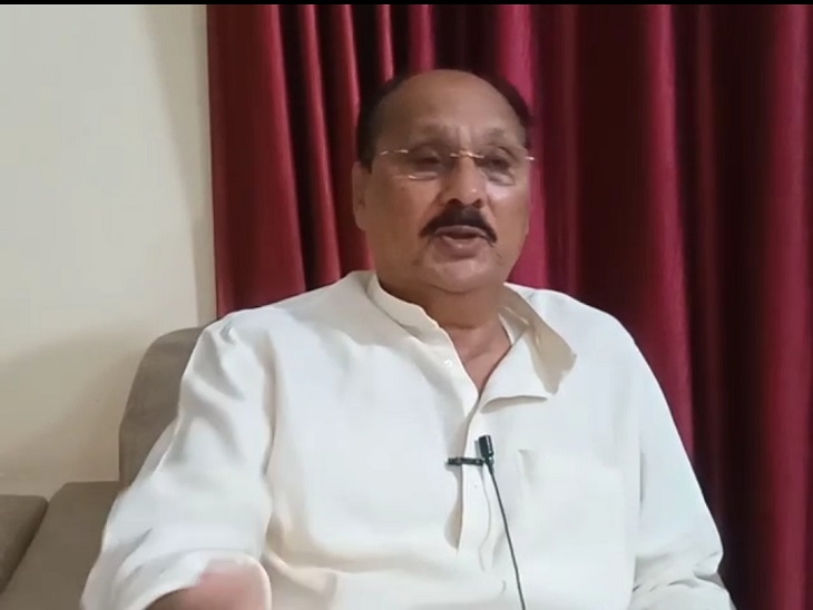 सपा विधायक रमाकांत यादव को जेल! गैंग केस में कोर्ट का बड़ा फैसला, चारों दोषी करार, तीन महीने की सजा और जुर्मान सपा विधायक रमाकांत यादव को जेल! गैंग केस में कोर्ट का बड़ा फैसला, चारों दोषी करार, तीन महीने की सजा और जुर्मान
