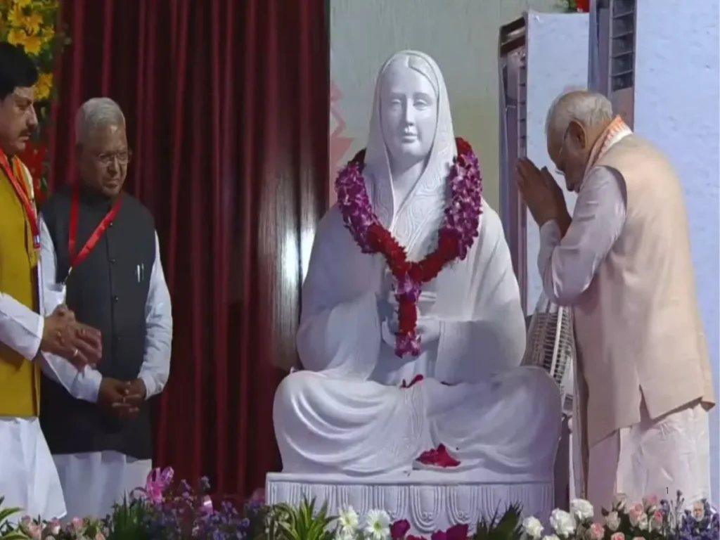 ‘भारत की मातृ शक्ति को प्रणाम’: पीएम मोदी ने भोपाल से किया दतिया और सतना एयरपोर्ट का उद्घाटन 'भारत की मातृ शक्ति को प्रणाम': पीएम मोदी ने भोपाल से किया दतिया और सतना एयरपोर्ट का उद्घाटन