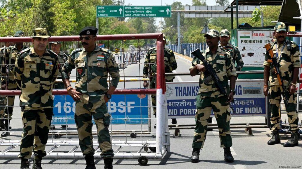 भारत ने पाकिस्तान की तीसरे देश के जरिए घुसपैठ रोकने के लिए कसी कमर, $500 मिलियन के माल पर अलर्ट भारत ने पाकिस्तान की तीसरे देश के जरिए घुसपैठ रोकने के लिए कसी कमर, $500 मिलियन के माल पर अलर्ट