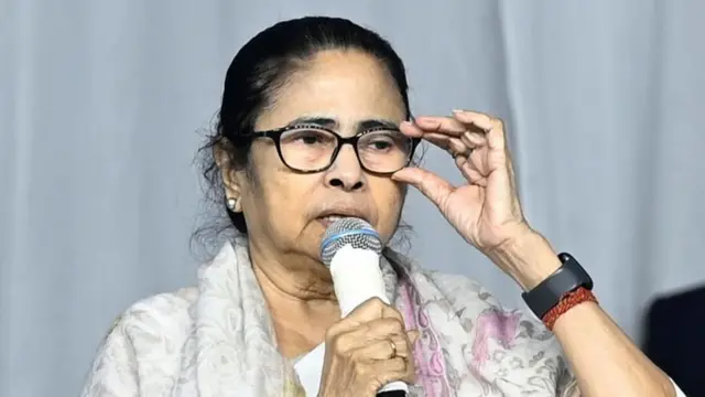 “अपने नेताओं पर कब कार्रवाई करेंगी ममता?” – मुर्शिदाबाद हिंसा पर BJP का तीखा वार "अपने नेताओं पर कब कार्रवाई करेंगी ममता?" - मुर्शिदाबाद हिंसा पर BJP का तीखा वार