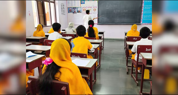 बदायूं में छात्रा को तिलक और कलावा पहनने पर स्कूल में रोका, बीएसए ने दिए जांच के आदेश