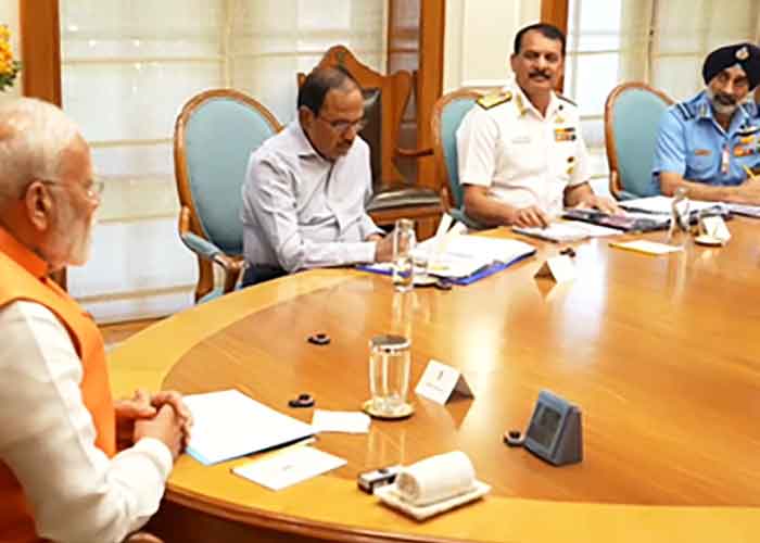 भारतीय वायुसेना प्रमुख ने प्रधानमंत्री मोदी को दी तैयारियों पर जानकारी भारतीय वायुसेना प्रमुख ने प्रधानमंत्री मोदी को दी तैयारियों पर जानकारी