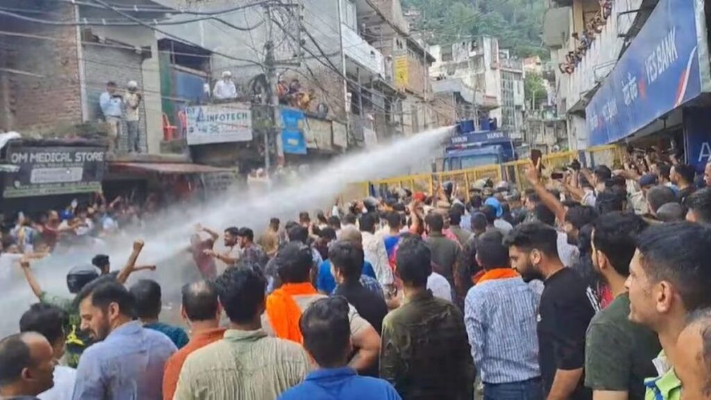 नैनीताल की मस्जिद में बवाल! सड़कों पर उबाल, पूरे शहर में तनाव, टूरिज्म को तगड़ा झटका—होटल बुकिंग्स धड़ाधड़ कैंसिल!