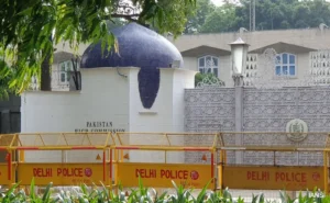 भारत का पलटवार! एक और पाकिस्तानी अधिकारी जासूसी में पकड़ा गया, 24 घंटे में देश छोड़ने का आदेश 🟧 मेटा विवरण (Meta Description in Hindi): भारत ने पाक उच्चायोग के एक और अधिकारी को जासूसी गतिविधियों के चलते 24 घंटे में देश छोड़ने का आदेश दिया। ऑपरेशन सिंदूर के बाद भारत-पाक के बीच तनाव चरम पर।