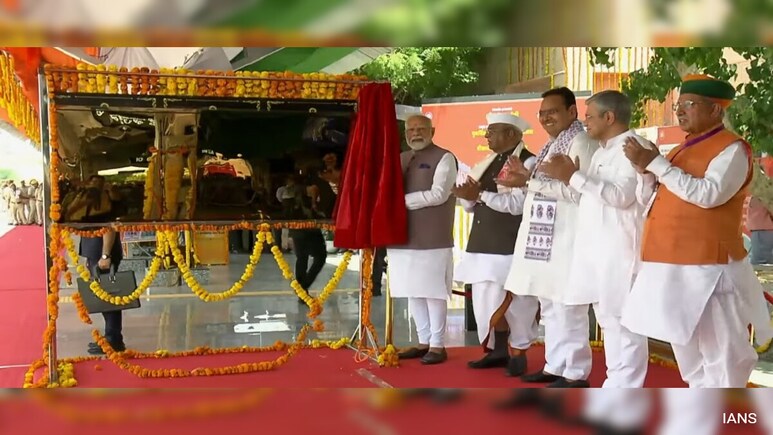 पीएम मोदी ने पश्चिम बंगाल के तीन ‘अमृत भारत’ रेलवे स्टेशनों का किया वर्चुअल उद्घाटन पीएम मोदी ने पश्चिम बंगाल के तीन 'अमृत भारत' रेलवे स्टेशनों का किया वर्चुअल उद्घाटन
