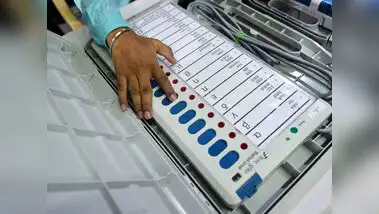 चुनाव आयोग के तीन नए कदम : बिहार चुनाव से पहले मतदाता सूची सुधार और मतदान प्रक्रिया आसान बनाने की तैयारी चुनाव आयोग के तीन नए कदम : बिहार चुनाव से पहले मतदाता सूची सुधार और मतदान प्रक्रिया आसान बनाने की तैयारी
