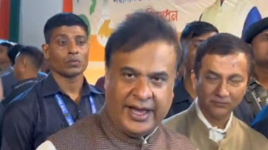 असम में घोषित विदेशी नहीं रहेंगे, जल्द भेजे जाएँगे सीमा पार: CM हिमंता बिस्वा सरमा असम में घोषित विदेशी नहीं रहेंगे, जल्द भेजे जाएँगे सीमा पार: CM हिमंता बिस्वा सरमा