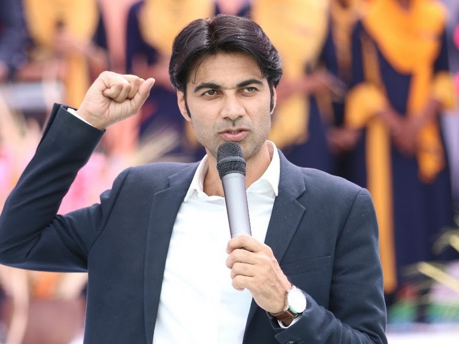 पंजाब की जेल में – बलात्कारी पादरी बजिंदर सिंह के पास मिला मोबाइल कैश पंजाब की जेल में - बलात्कारी पादरी बजिंदर सिंह के पास मिला मोबाइल कैश