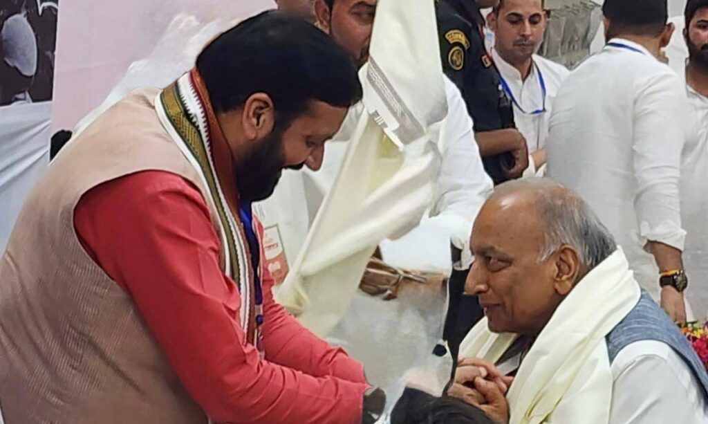 मुख्यमंत्री सैनी ने की आपातकाल की निंदा, सेवानिवृत्त IAS डॉ. एसपी गुप्ता को किया सम्मानित
