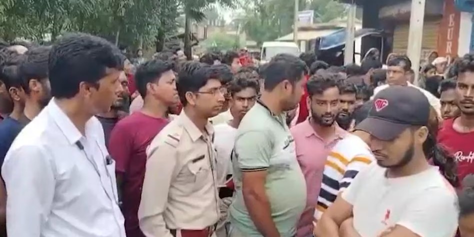 बंगाल में कानून व्यवस्था बेहाल: विपक्ष (बीजेपी ) नेता की फंदे से लटकती लाश बंगाल में कानून व्यवस्था बेहाल: विपक्ष (बीजेपी ) नेता की फंदे से लटकती लाश