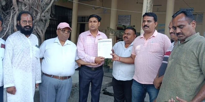 काशीपुर में अवैध मजारों का खुलासा: मंदिर भूमि पर कब्जा, बदल रही है धार्मिक पहचान? काशीपुर में अवैध मजारों का खुलासा: मंदिर भूमि पर कब्जा, बदल रही है धार्मिक पहचान?