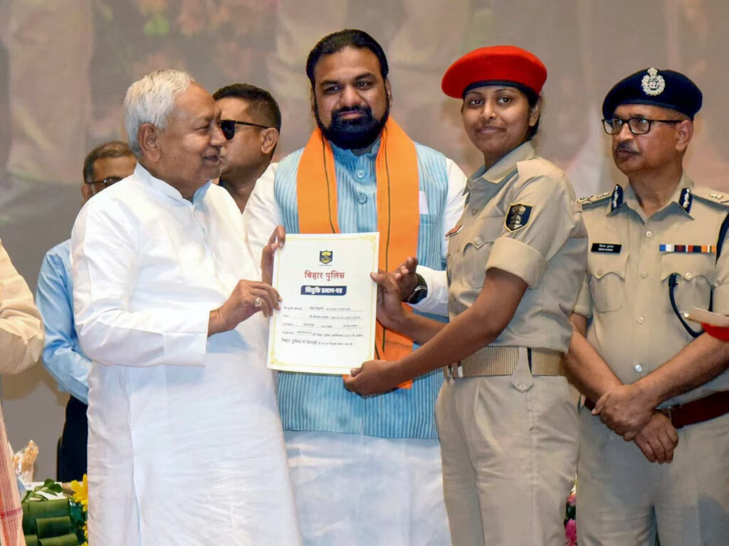 बिहार पुलिस में बंपर भर्ती: 55,000 पदों पर जल्द होगी बहाली, नीतीश कुमार ने अधिकारियों को दिए सख्त निर्देश