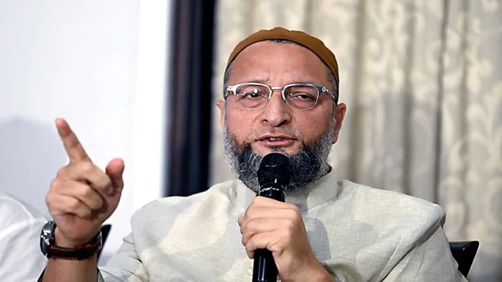 Bihar Chunav 2025: बिहार में नया सियासी समीकरण? RJD-कांग्रेस से गठबंधन को तैयार ओवैसी, लेकिन रख दी ये बड़ी शर्त बिहार की राजनीति में एक बड़े फेरबदल के संकेत मिल रहे हैं। असदुद्दीन ओवैसी की पार्टी एआईएमआईएम (AIMIM) ने इशारों में महागठबंधन, यानी राष्ट्रीय जनता दल (RJD) और कांग्रेस के साथ मिलकर चुनाव लड़ने की इच्छा जताई है