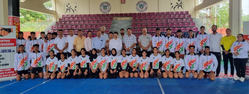 म्मू-कश्मीर की युवा कबड्डी टीमें हरिद्वार के लिए रवाना, पदक जीतने पर मिलेगा 1 लाख का नकद इनाम