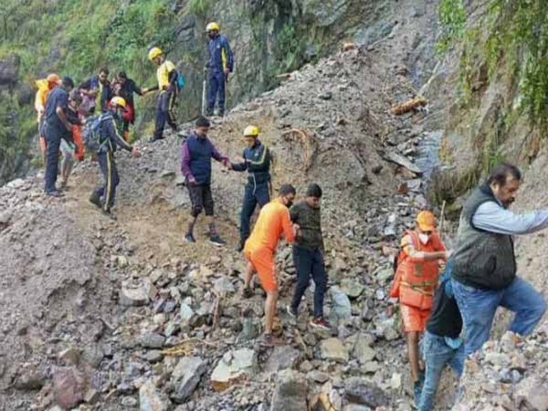 भूस्खलन से काँपा केदारनाथ हाईवे! मुनकटिया में तबाही का मंजर केदारनाथ हाईवे! मुनकटिया में तबाही का मंजर