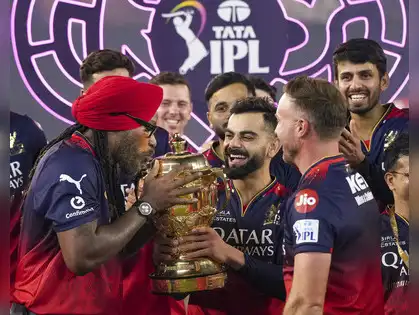 RCB ने रचा इतिहास: पहले IPL खिताब के बाद बेंगलुरु में हुआ भव्य स्वागत, CM करेंगे सम्मानित RCB ने रचा इतिहास: पहले IPL खिताब के बाद बेंगलुरु में हुआ भव्य स्वागत, CM करेंगे सम्मानित