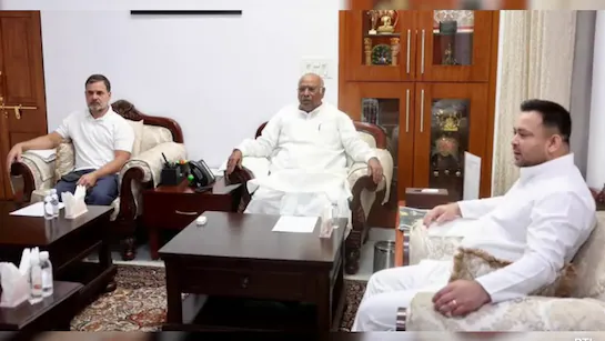 ECI पर आरोप लगाकर हार की जमीन तैयार कर रहा है INDIA गठबंधन ECI पर आरोप लगाकर हार की जमीन तैयार कर रहा है INDIA गठबंधन