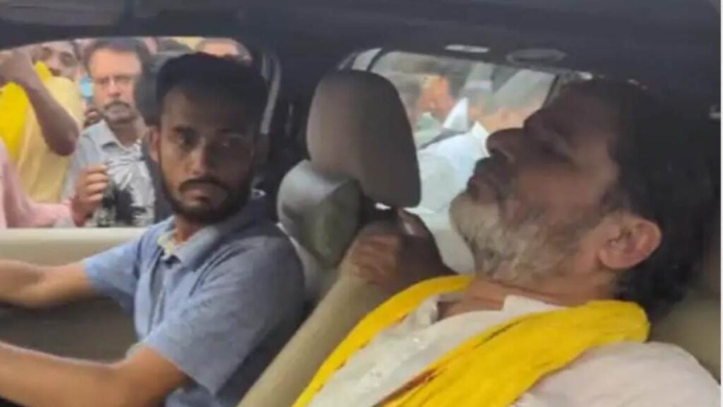 प्रशांत किशोर को आरा रैली में चोट, पटना लौटे बिना भाषण दिए प्रशांत किशोर को आरा रैली में चोट, पटना लौटे बिना भाषण दिए