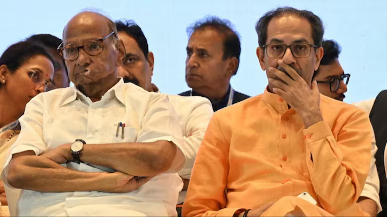 महाराष्ट्र में तीसरी भाषा के विवाद पर गरमाई सियासत: उद्धव-राज ठाकरे की ऐतिहासिक रैली से शरद पवार ने बनाई दूरी, क्या हैं इसके मायने?