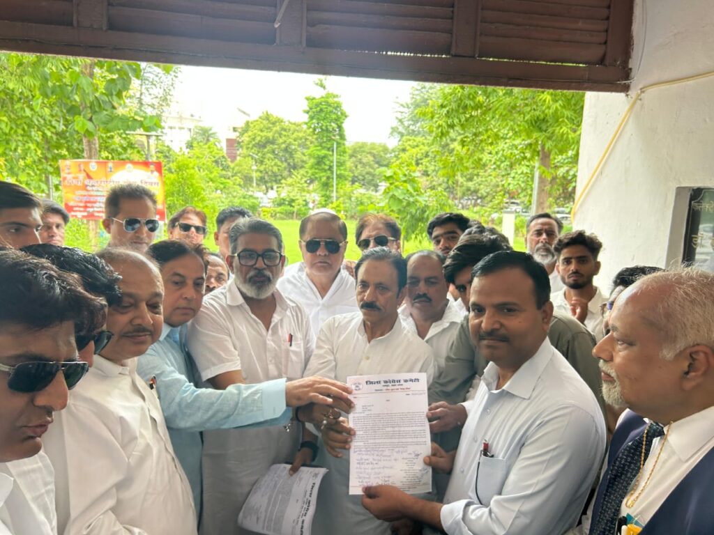 कांग्रेसी सड़कों पर: प्रदेशाध्यक्ष अजय राय पर फर्जी मुकदमे का विरोध