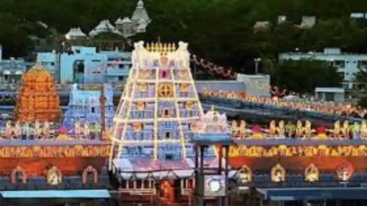 तिरुमला मंदिर में आचार संहिता उल्लंघन पर 4 गैर-हिंदू कर्मचारी निलंबित तिरुमला मंदिर में आचार संहिता उल्लंघन पर 4 गैर-हिंदू कर्मचारी निलंबित