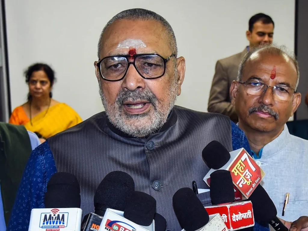 तेजस्वी की पत्नी के नाम-मतदाता पहचान पर विवाद: गिरिराज सिंह ने मांगी जांच