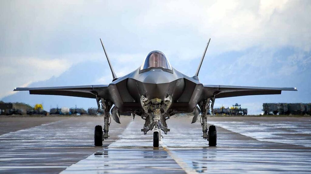 भारत-अमेरिका टैरिफ : F-35 से इनकार, बढ़ती ताकत से घबराया अमेरिका भारत-अमेरिका टैरिफ : F-35 से इनकार, बढ़ती ताकत से घबराया अमेरिका