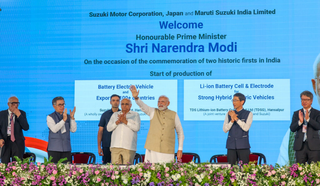 पीएम मोदी का बड़ा ऐलान: अब भारत से 100 देशों में जाएंगे इलेक्ट्रिक वाहन