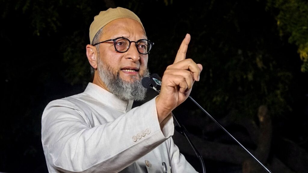ओवैसी का पाकिस्तान सेना पर वार ‘सड़कछाप’ कह परमाणु धमकी की निंदा ओवैसी का पाकिस्तान सेना पर वार ‘सड़कछाप’ कहकर परमाणु धमकी की निंदा