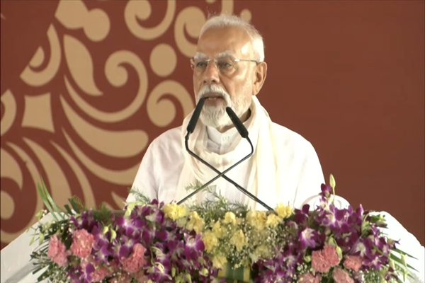मोदी का ‘स्वदेशी’ आह्वान: आर्थिक राष्ट्रवाद की नई परिभाषा मोदी का 'स्वदेशी' आह्वान: आर्थिक राष्ट्रवाद की नई परिभाषा