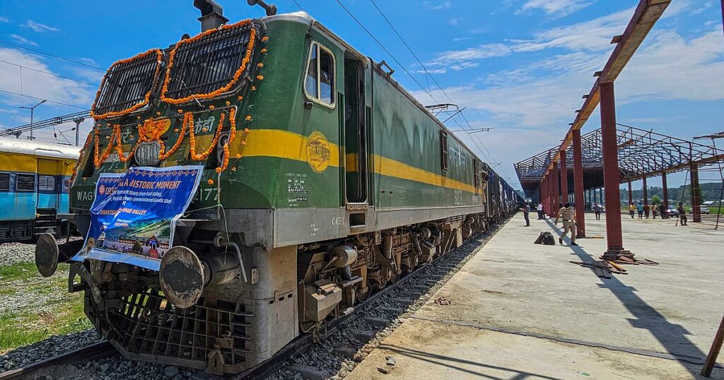 ऐतिहासिक कदम: कश्मीर अब राष्ट्रीय रेल माल ढुलाई नेटवर्क से जुड़ा