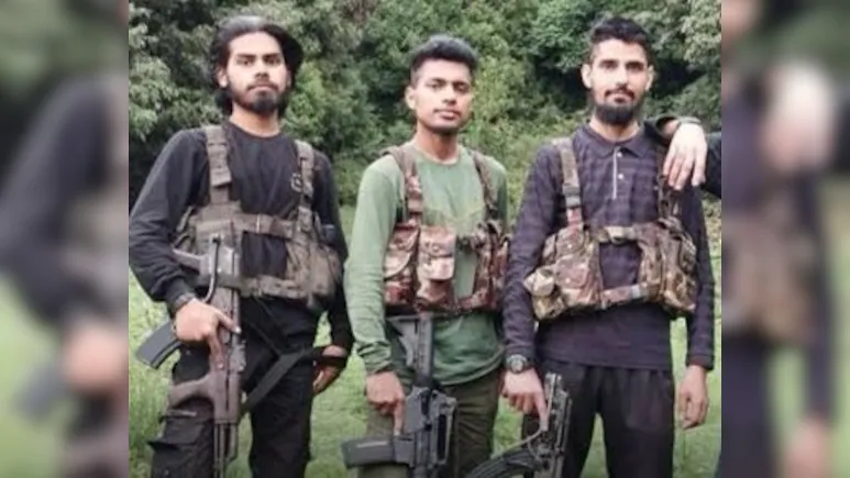 पहलगाम आतंकी हमला: मारे गए आतंकियों के पास मिले पाकिस्तानी वोटर कार्ड
