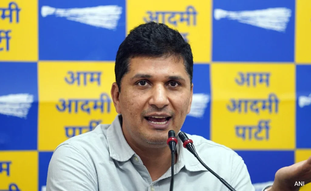 दिल्ली के मंत्री सौरभ भारद्वाज के घर ED का छापा दिल्ली के मंत्री सौरभ भारद्वाज के घर ED का छापा