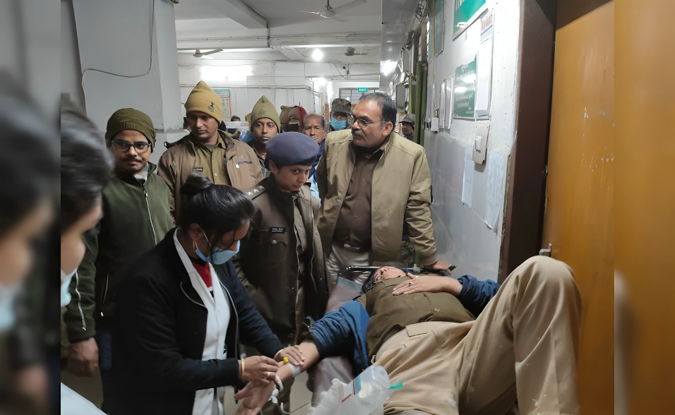बिहार: मुजफ्फरपुर में महावीरी झंडा जुलूस पर पथराव, SHO समेत कई घायल बिहार: मुजफ्फरपुर में महावीरी झंडा जुलूस पर पथराव, SHO समेत कई घायल
