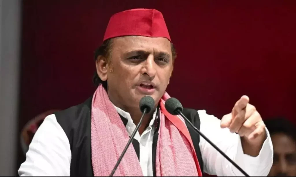 अखिलेश यादव : लोकतांत्रिक संस्थाओं को संदेह के घेरे में घेरने की सियासत अखिलेश यादव : लोकतांत्रिक संस्थाओं को संदेह के घेरे में घेरने की सियासत