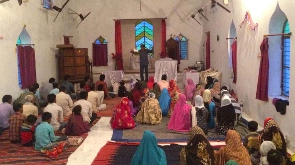धर्मांतरण कराने वाले गिरोह का हुआ पर्दाफाश कई गिरफ़्तार धर्मांतरण कराने वाले गिरोह का हुआ पर्दाफाश कई गिरफ़्तार