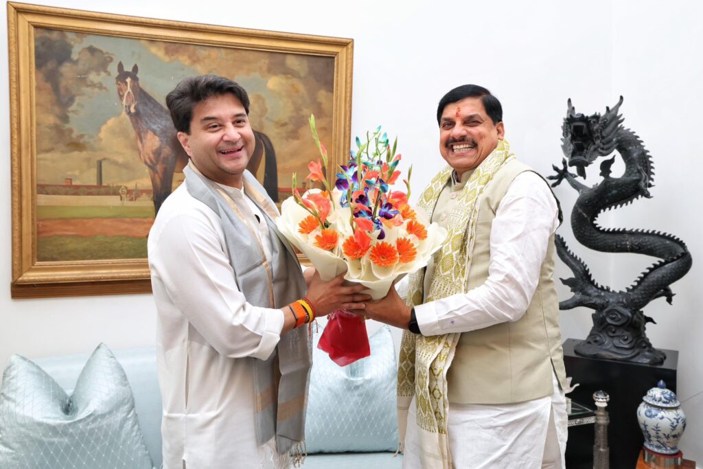 MP के विकास पर मंथन, सिंधिया-मोहन यादव की मुलाकात