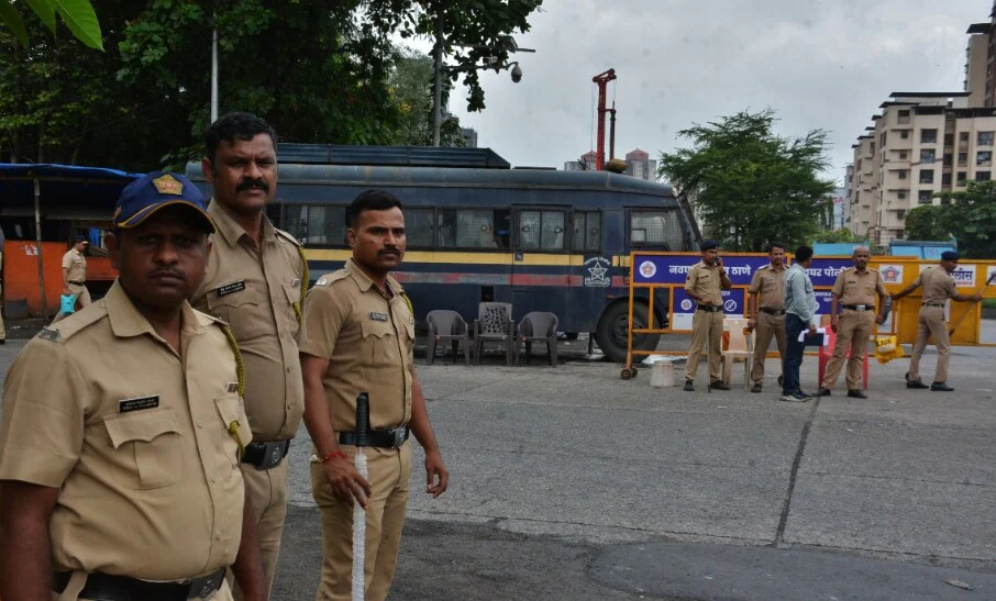 मुंबई में बम की धमकी से हड़कंप, बढ़ाई गई सुरक्षा